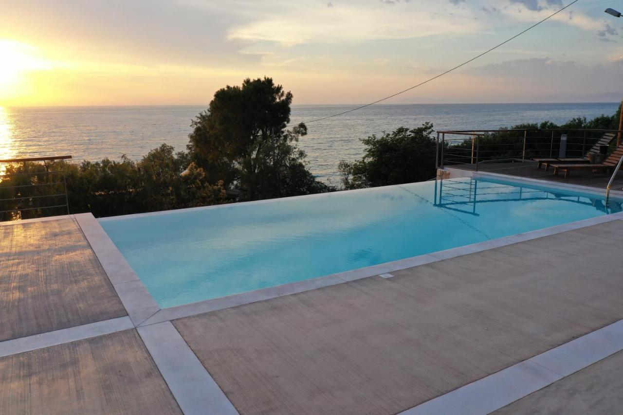 Capro - Milos Bay Villas Áyios Nikítas Kültér fotó